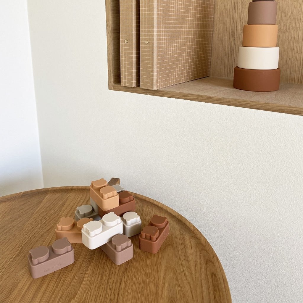 Stapel siliconen bouwstenen Bruin